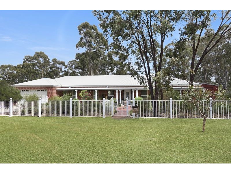 7 Ash Court, Ascot VIC 3551