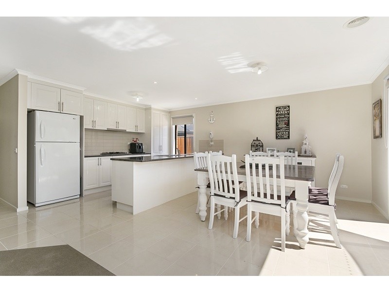 25 Arinya Close, Ascot VIC 3551