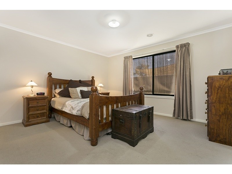 25 Arinya Close, Ascot VIC 3551