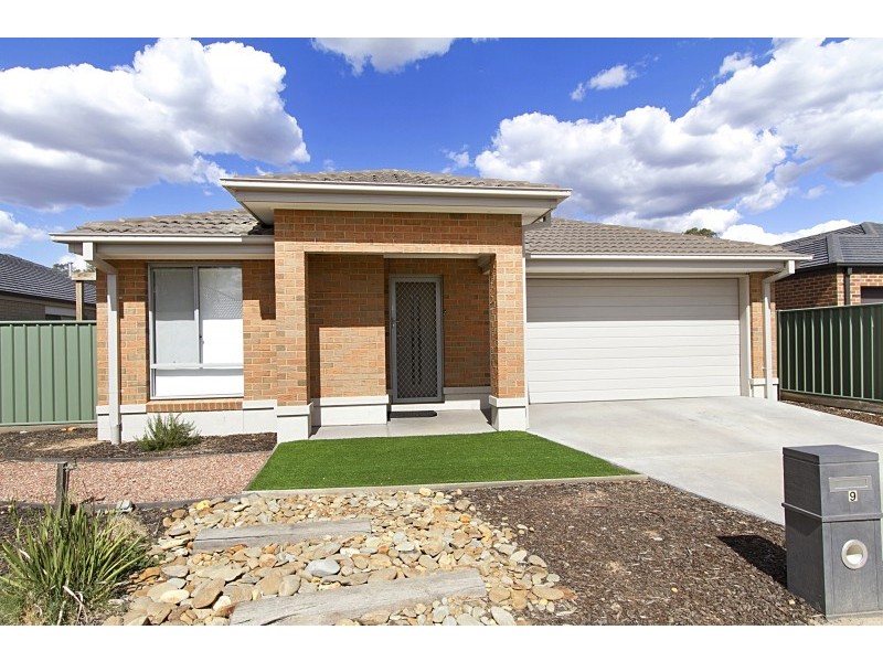 9 Caulfield Drive, Ascot VIC 3551