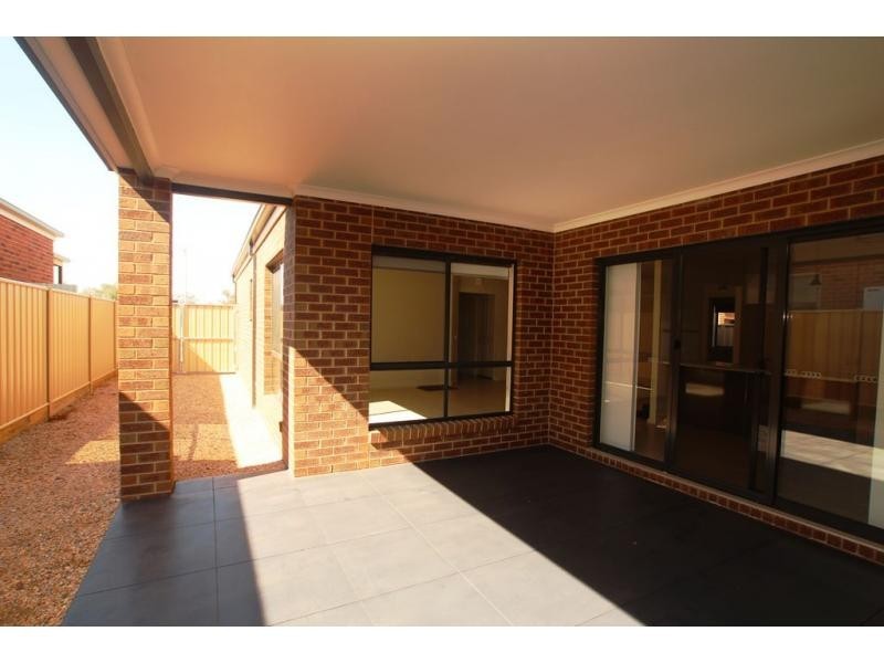 5 Lena Place, Strathfieldsaye VIC 3551