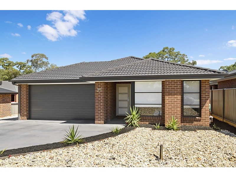 37 Swanson Boulevard, Strathfieldsaye VIC 3551