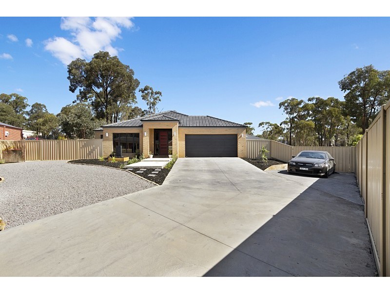 4 Buderim Court, Maiden Gully VIC 3551