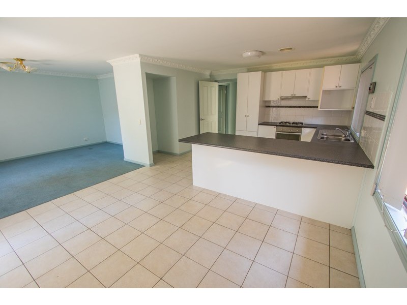 2/17 Claire Court, Kennington VIC 3550