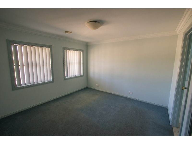 2/17 Claire Court, Kennington VIC 3550