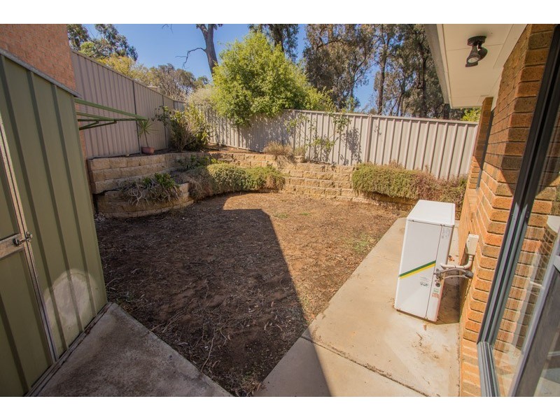 2/17 Claire Court, Kennington VIC 3550