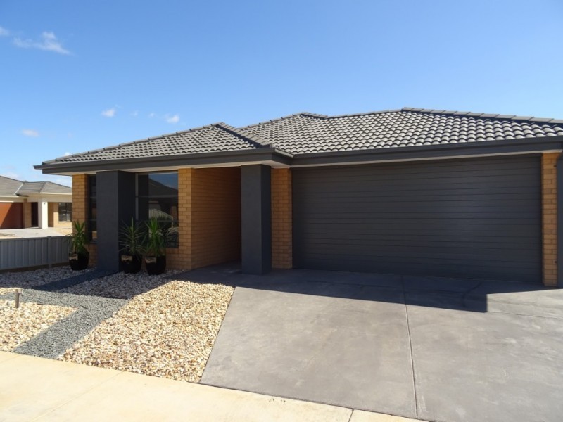 15 Dylan Street, Epsom VIC 3551
