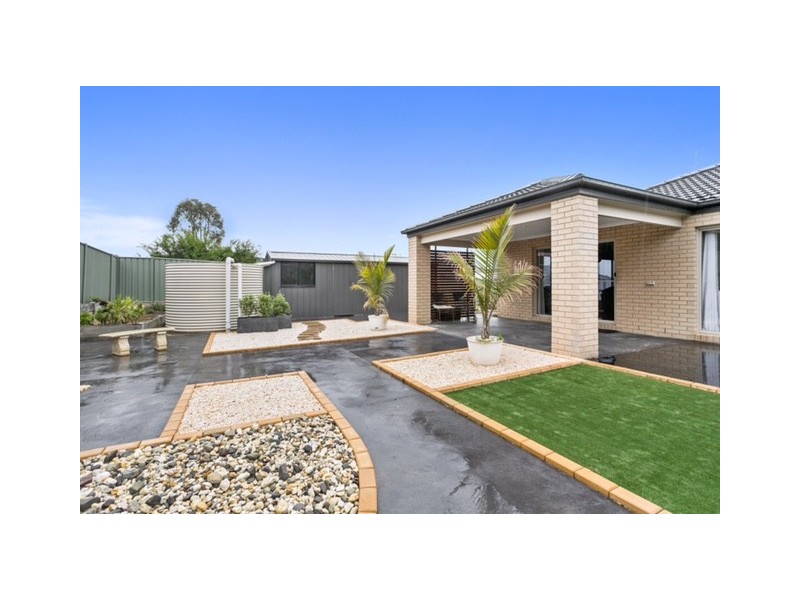 2 McConnell Drive, Junortoun VIC 3551