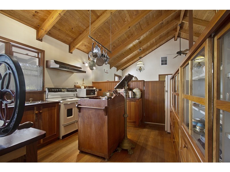 11 Fairway Drive, Ascot VIC 3551