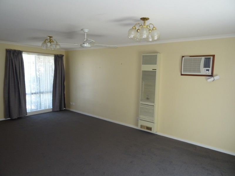 2/156 Olympic Parade, Kangaroo Flat VIC 3555