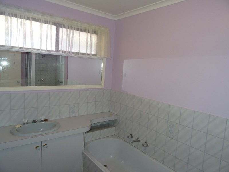 2/156 Olympic Parade, Kangaroo Flat VIC 3555
