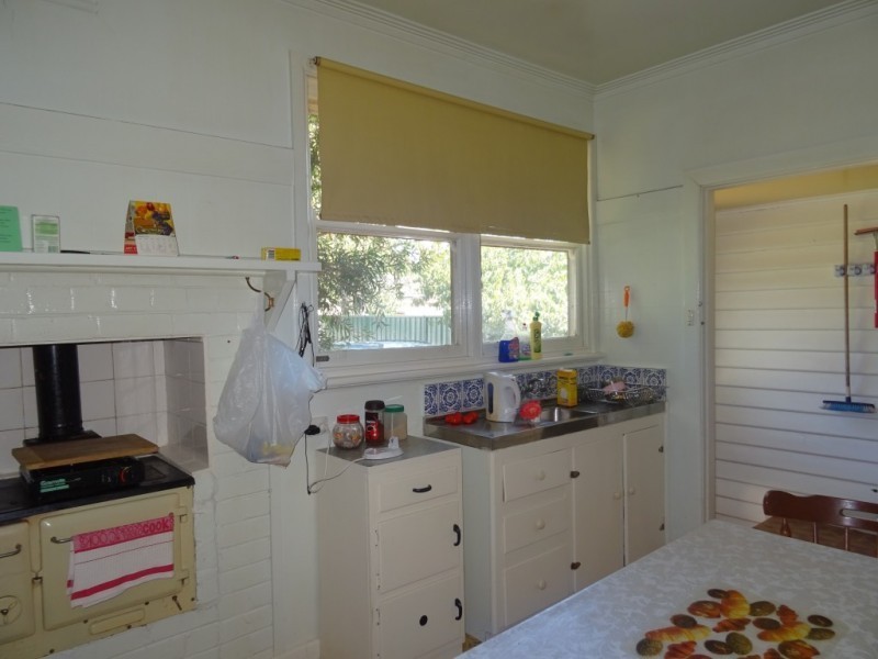 28 Carpenter Street, Kangaroo Flat VIC 3555