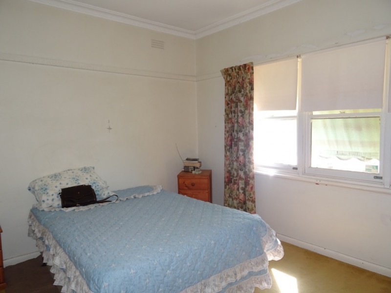 28 Carpenter Street, Kangaroo Flat VIC 3555