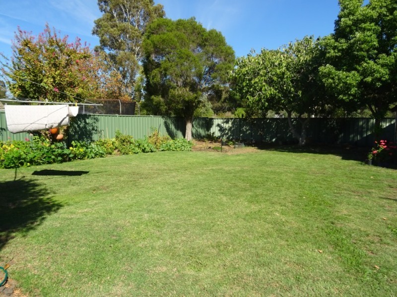 28 Carpenter Street, Kangaroo Flat VIC 3555