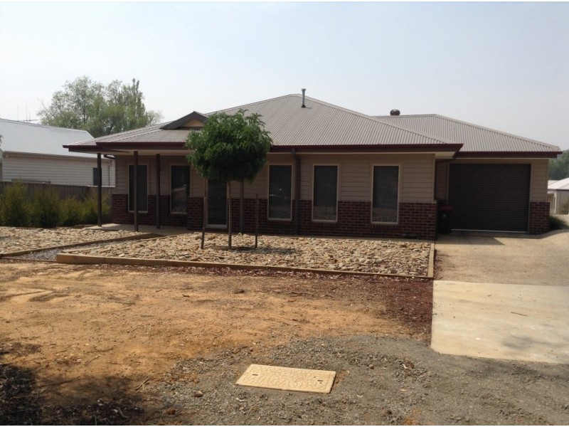 1/27 MacDougall Road, Golden Square VIC 3555