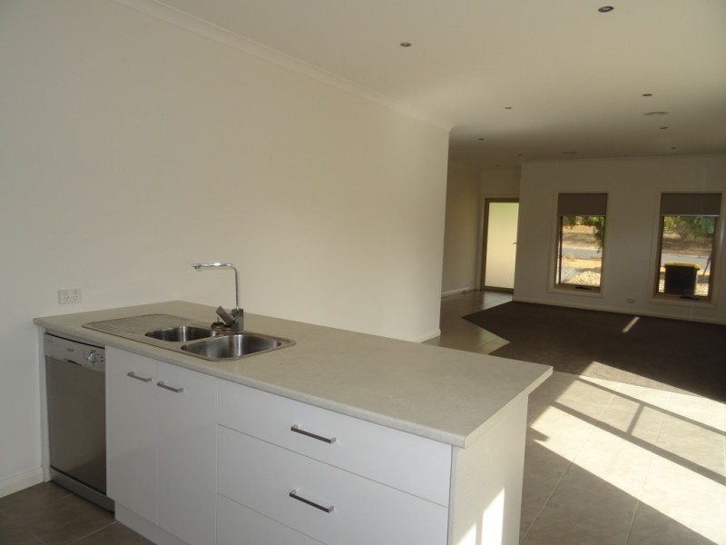 1/27 MacDougall Road, Golden Square VIC 3555