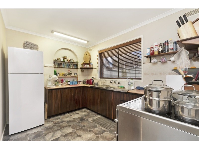 110 Crusoe Road, Kangaroo Flat VIC 3555