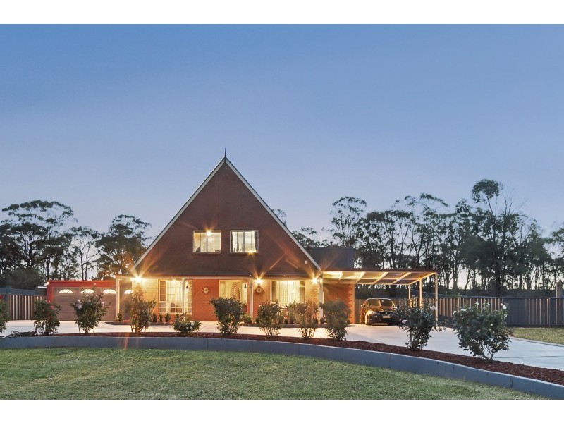 10 Michelle Drive, Maiden Gully VIC 3551