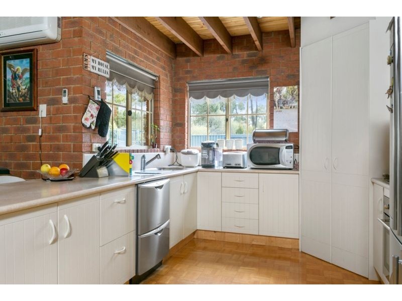 10 Michelle Drive, Maiden Gully VIC 3551