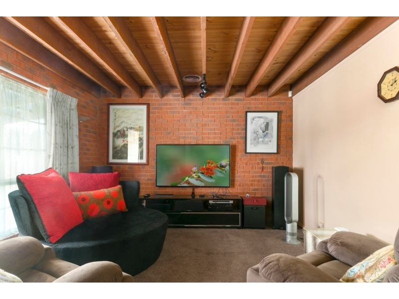 10 Michelle Drive, Maiden Gully VIC 3551