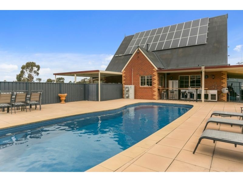 10 Michelle Drive, Maiden Gully VIC 3551