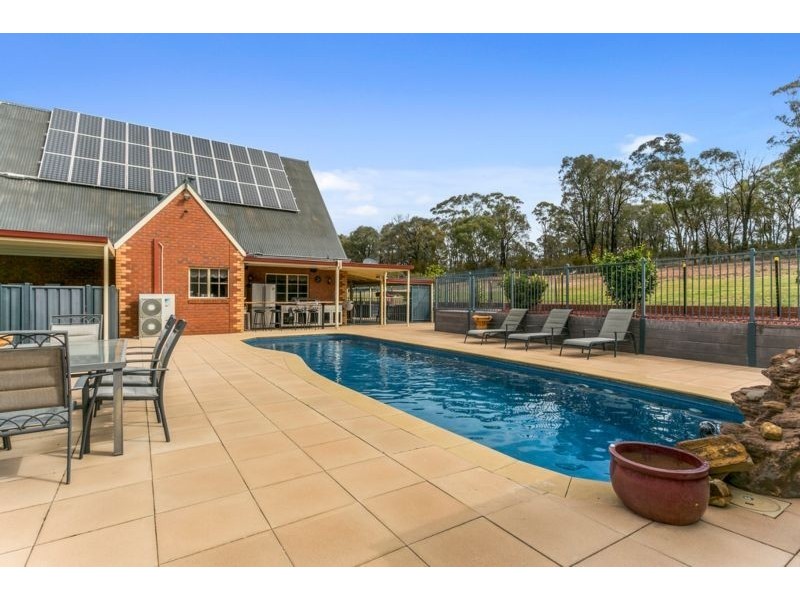 10 Michelle Drive, Maiden Gully VIC 3551