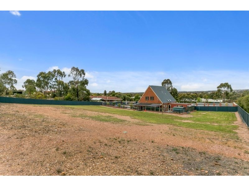 10 Michelle Drive, Maiden Gully VIC 3551