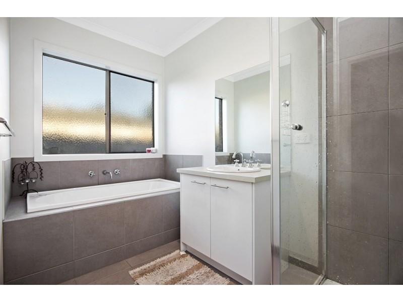 4 Perry Lane, Epsom VIC 3551