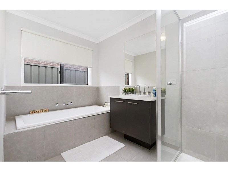 18 Freeman Drive, Kangaroo Flat VIC 3555