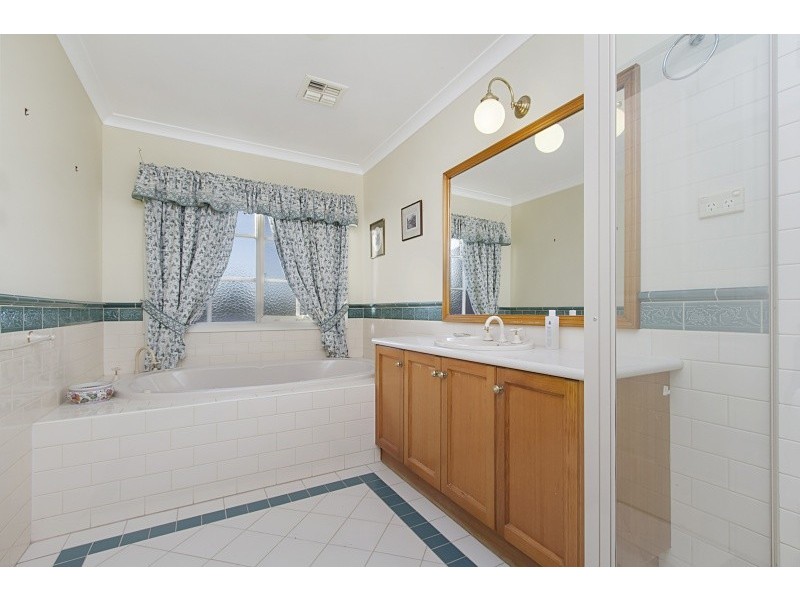 3 Keogh Drive, Spring Gully VIC 3550