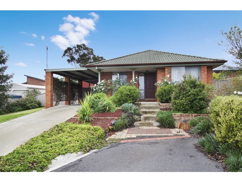 4 Liepoldt Rise, Golden Square VIC 3555