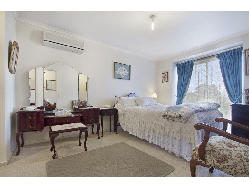 4 Liepoldt Rise, Golden Square VIC 3555