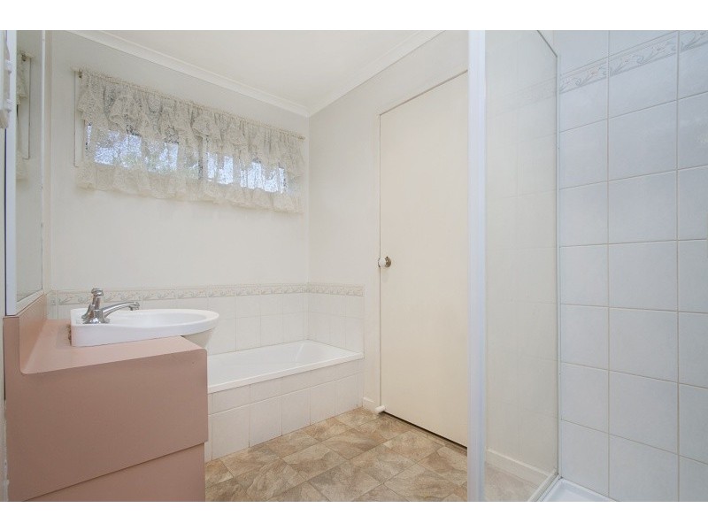 4 Liepoldt Rise, Golden Square VIC 3555