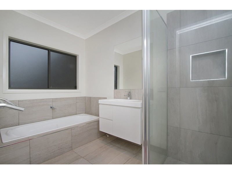 1/20a MacDougall Road, Golden Square VIC 3555