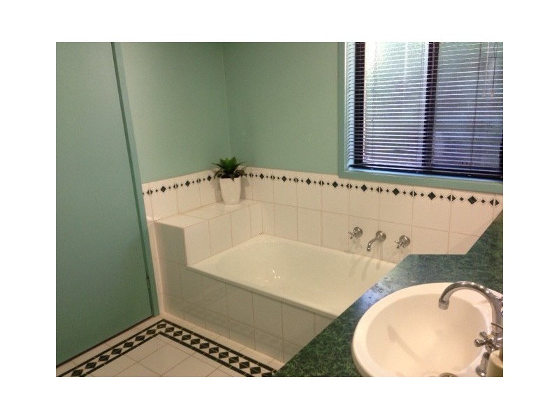 15 Proud Terrace, Flora Hill VIC 3550