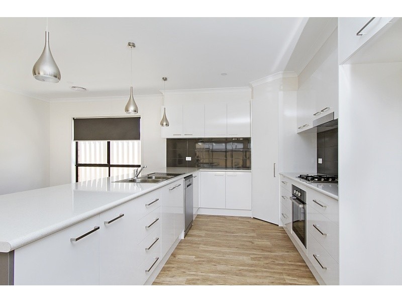 2/18A Heinz Court, White Hills VIC 3550