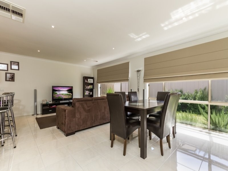 14A Cambridge, White Hills VIC 3550