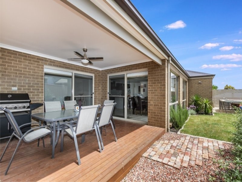 14A Cambridge, White Hills VIC 3550