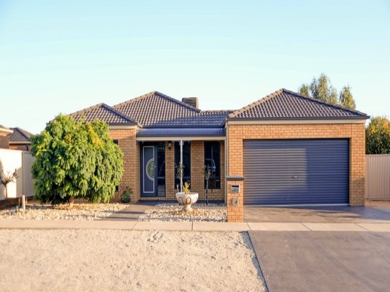24 Verbeena Terrace, Epsom VIC 3551