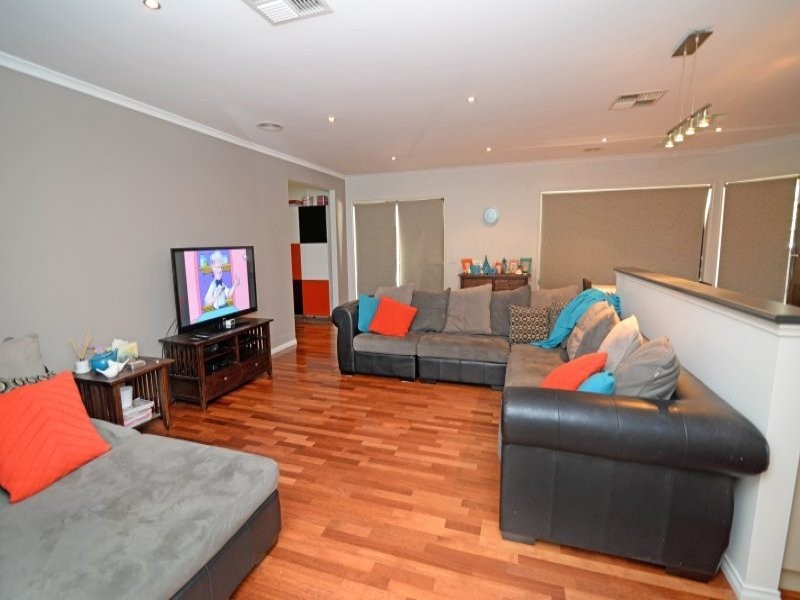 24 Verbeena Terrace, Epsom VIC 3551
