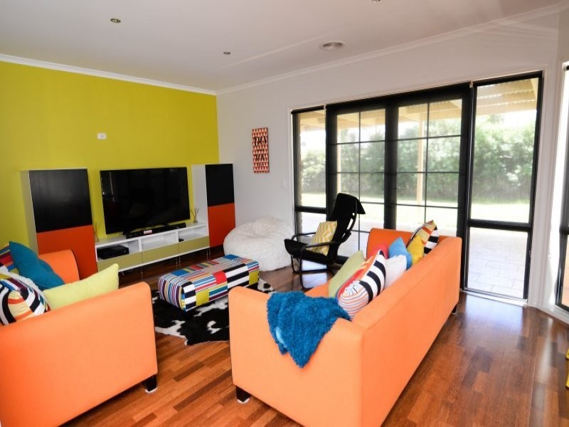 24 Verbeena Terrace, Epsom VIC 3551