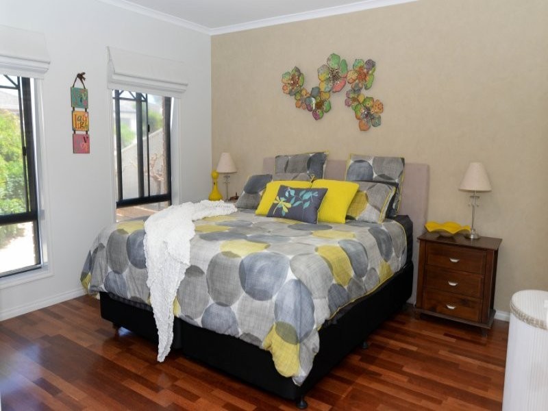 24 Verbeena Terrace, Epsom VIC 3551