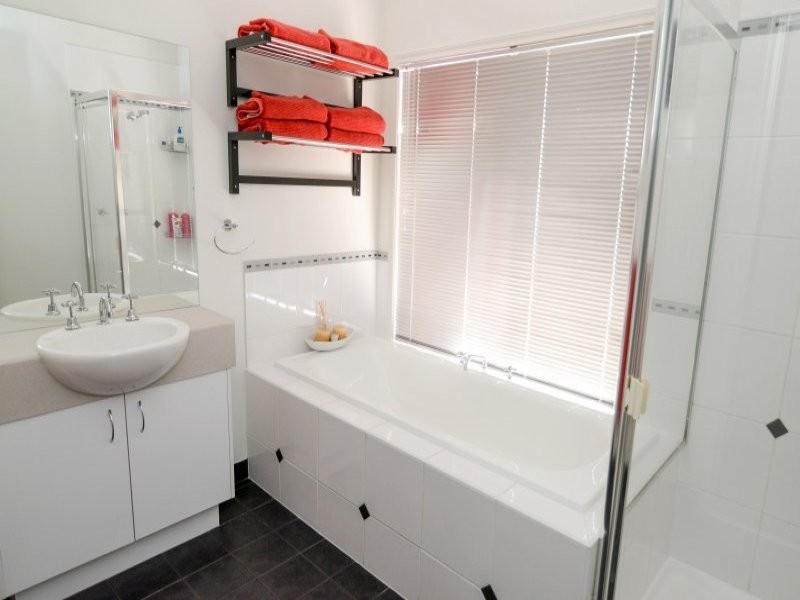 24 Verbeena Terrace, Epsom VIC 3551