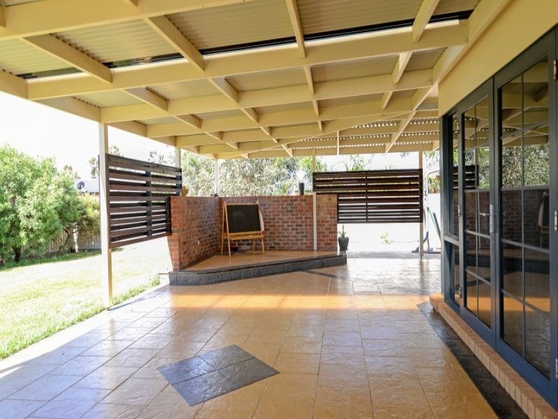 24 Verbeena Terrace, Epsom VIC 3551