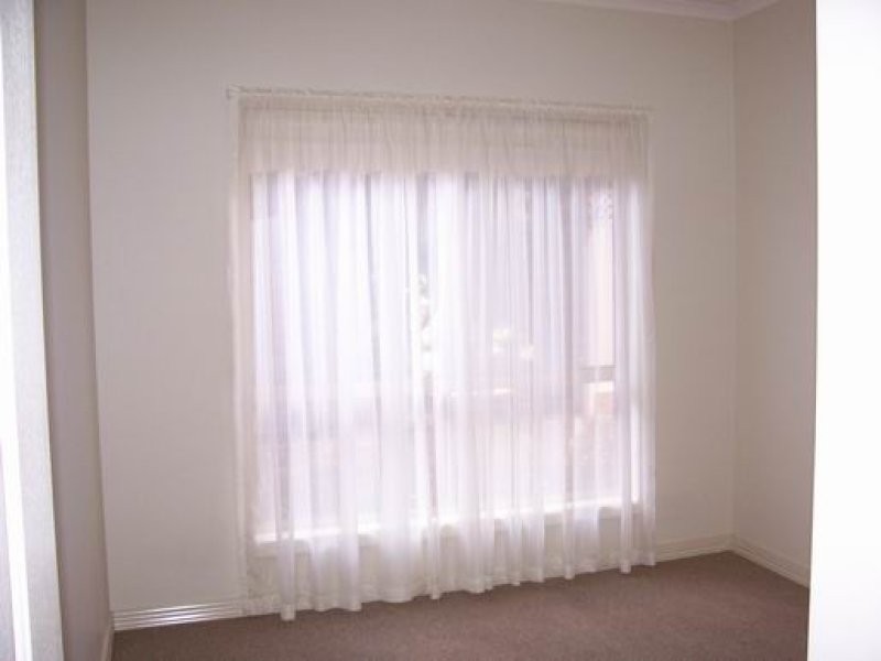 2/16 Peppertree Grove, Strathdale VIC 3550