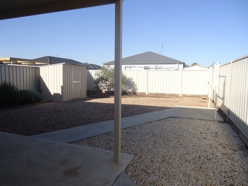 8A Market Gardens Circuit, Epsom VIC 3551