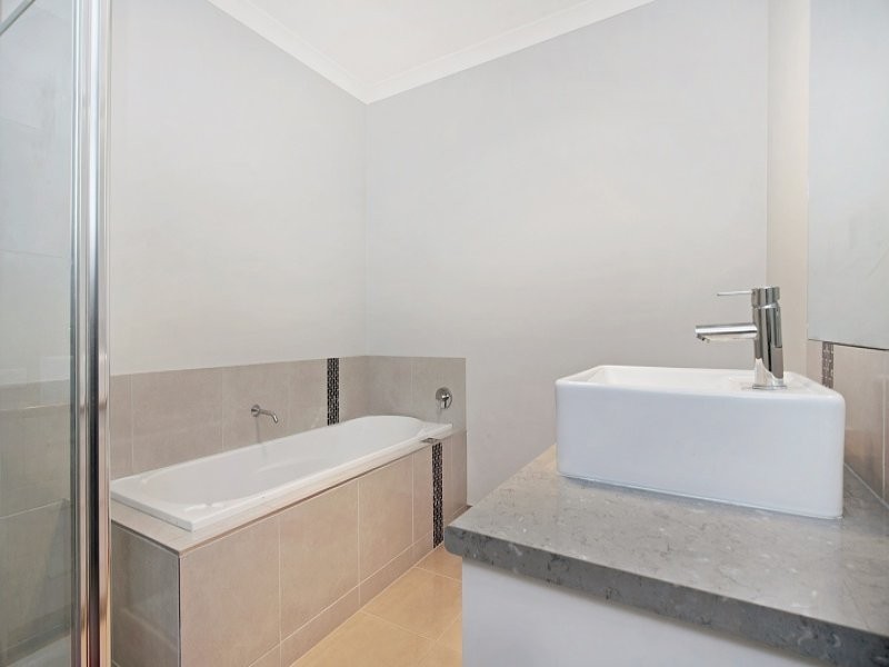 1/18A Emmett Street, Golden Square VIC 3555