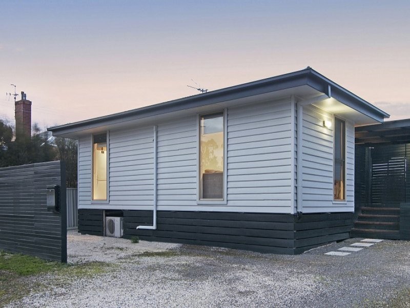 1A Whittaker Street, Quarry Hill VIC 3550