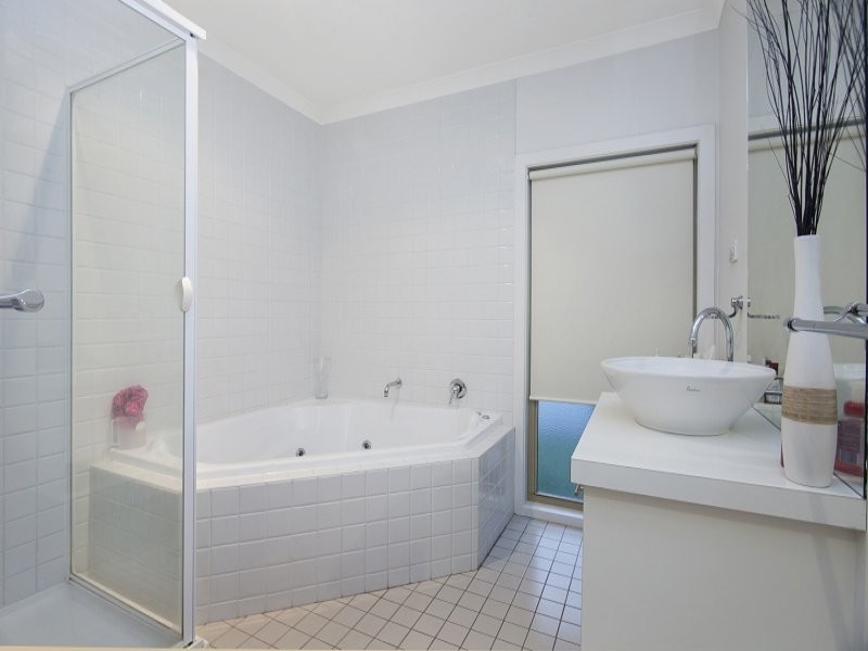 1A Whittaker Street, Quarry Hill VIC 3550