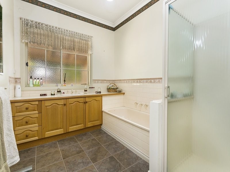 49 Edwards Road, Eaglehawk VIC 3556